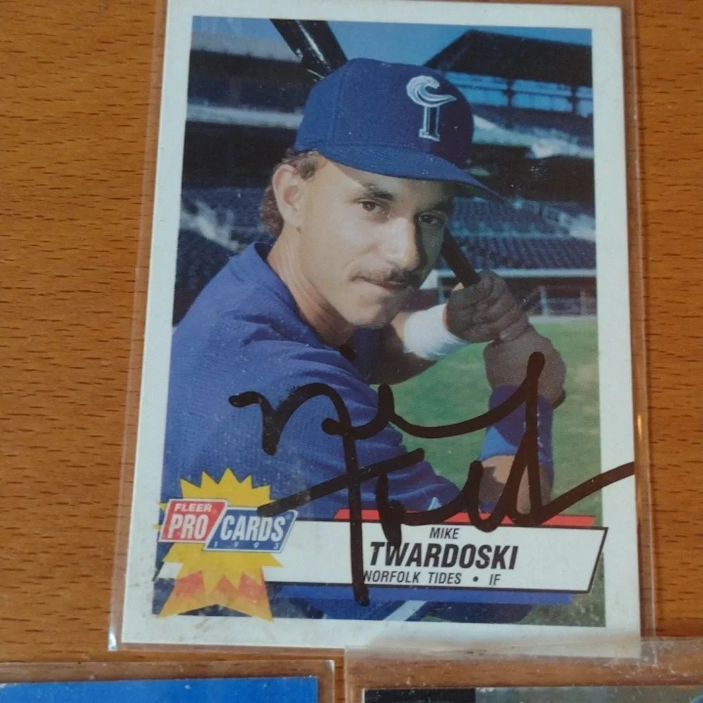 Autographed Rookie BB CARDS - Picture 4 of 4